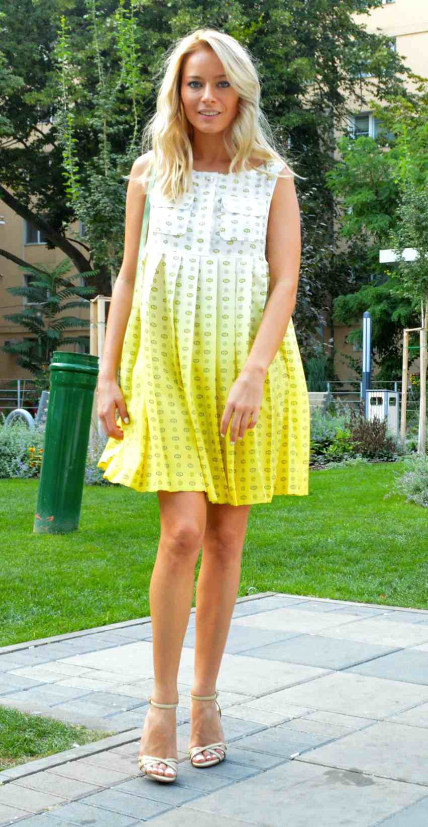 Laura Cosoi  Outfits 2014-44