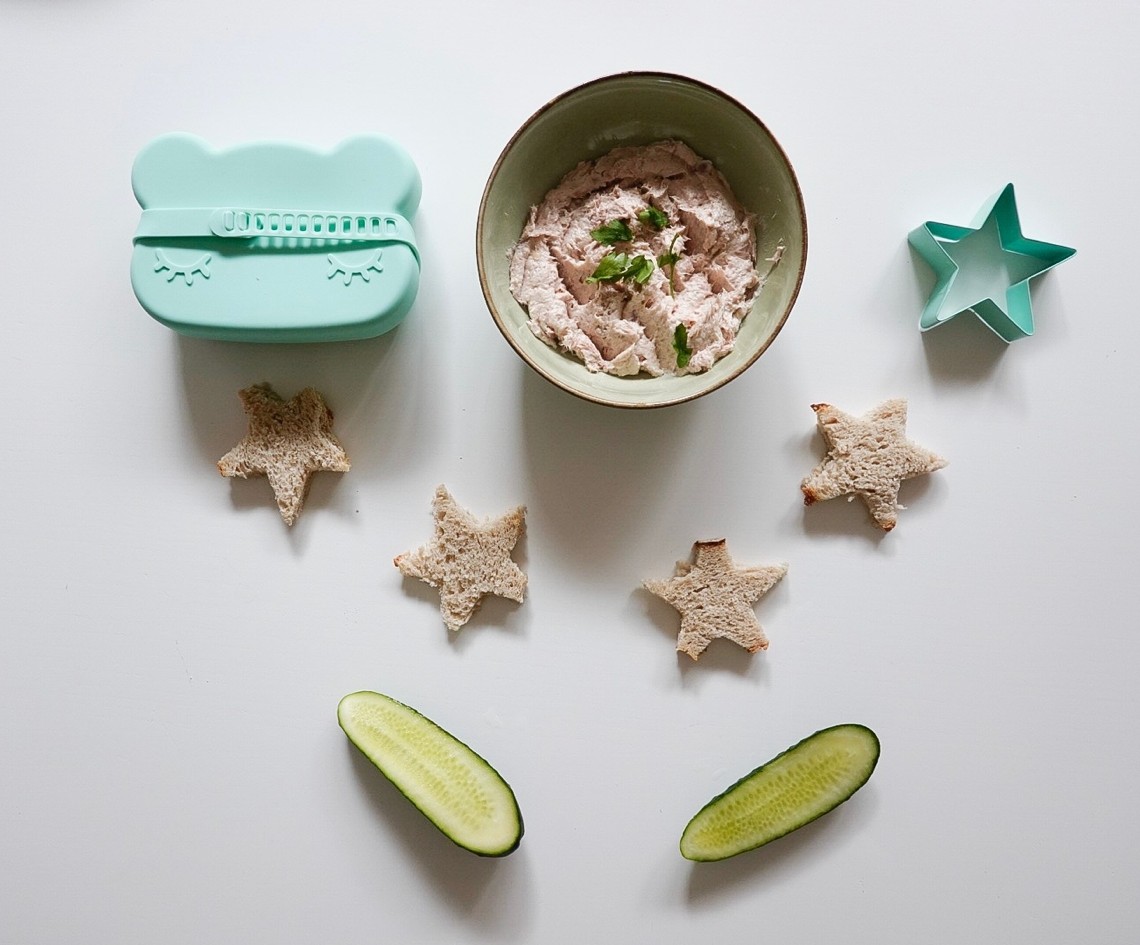 Retete pentru copii: “Star Sandwich” cu pasta de ton
